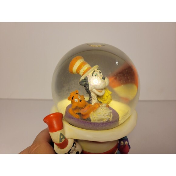 Dr. Seuss The Cat in the Hat Snowglobe In A Hat That’s What Friends Are For - Picture 10 of 16